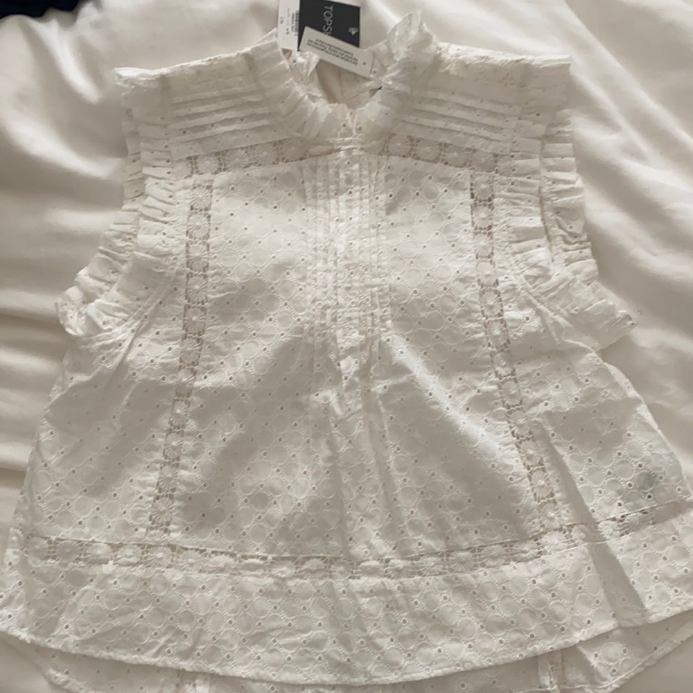 Eyelet top